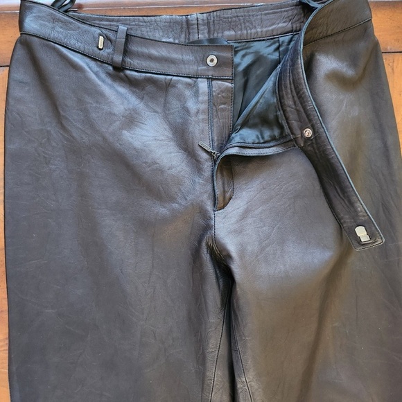 Vintage Gucci Black ladies lambskin leather suit. - Picture 6 of 8